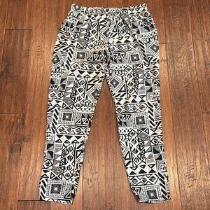Size L Geometric Black and White Thin Women’s Pants